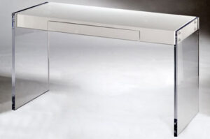 desk by muniz